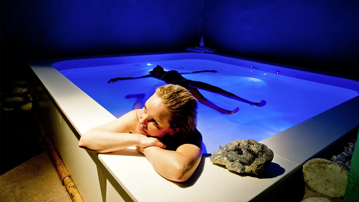 СПА процедура Флоатинг в Оренбурге. Ultra Подарки. Флоатинг в Оренбурге. Испытайте настоящее расслабление от СПА процедуры флоатинг в флотационной камере. Сервис: UltraPodarki.ru 8 800 505 95 30. Флоатинг Оренбург, флоатинг, купить флоатинг, купить флоатинг в Оренбурге, СПА процедура флоатинг в Оренбурге, флотационная камера, флотационный резервуар, сеанс, флоатинга Оренбург