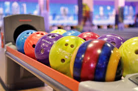 Игра в боулинг в Оренбурге.Ultra Подарки. Игра в боулинг в Оренбурге. Сервис: UltraPodarki.ru 8 800 505 95 30. Игра в боулинг, игра в боулинг Оренбург, боулинг Оренбург, купить боулинг Оренбург, играть в боулинг, играть в боулинг Оренбург