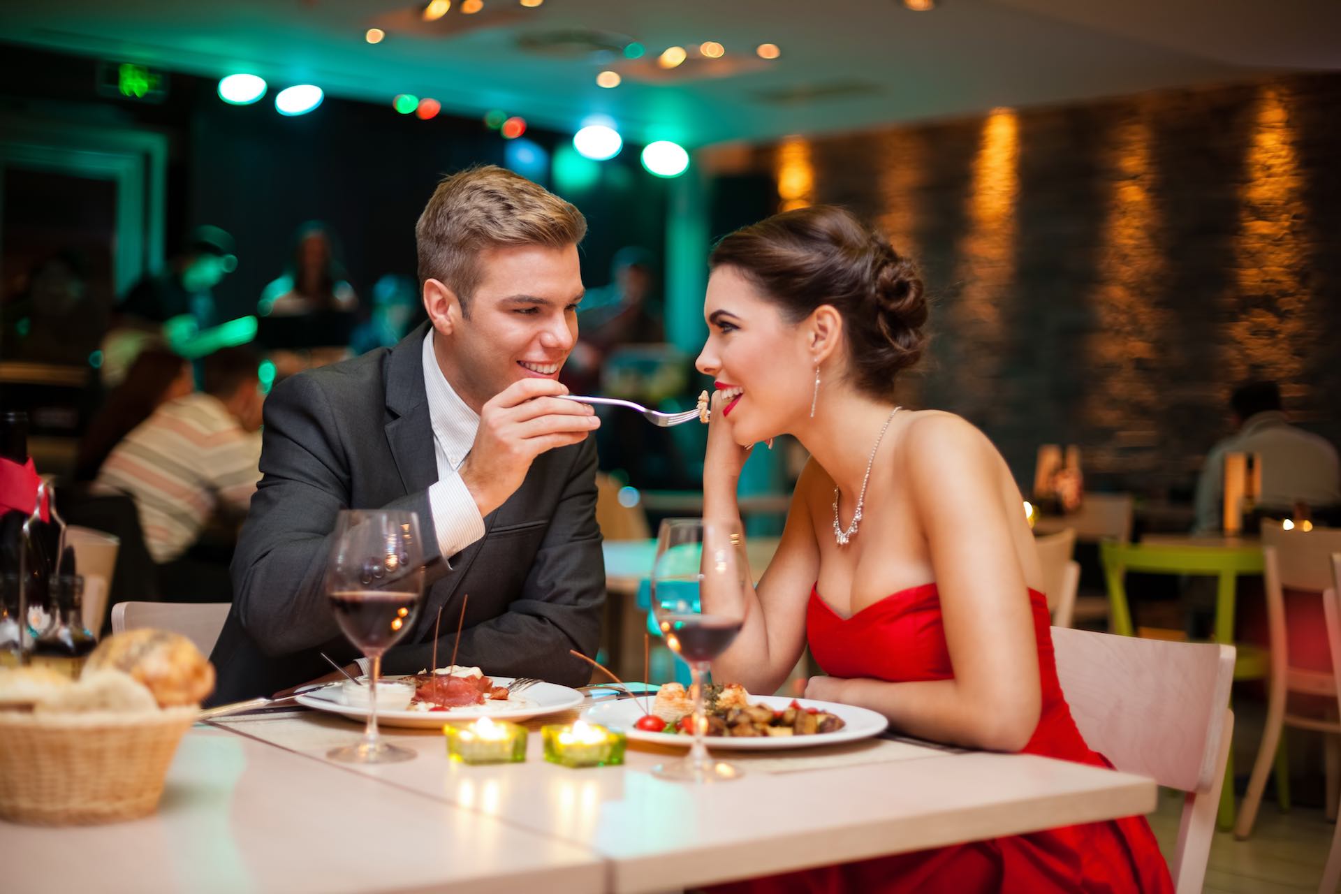 Романтическое свидание в ресторане в Оренбурге