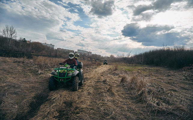 Прокат квадроциклов летом в Оренбурге. Сервис Ultra Подарки. Подарочный сертификат на прокат квадроциклов летом и зимой в Оренбурге. Закажите катание на квадроциклах недорого и наслаждайтесь активным отдыхом с друзьями. Выбирайте живописные маршруты для езды на квадроциклах. Сервис UltraPodarki.ru 8800-505-9530. Катание на квадроциклах, Прокат квадроциклов, езда на квадроцикле, прокат квадроциклов Оренбург, катание на квадроциклах Оренбург, Катание на квадроциклах зимой, Катание на квадроциклах летом, Сертификат на катание на квадроциклах 

