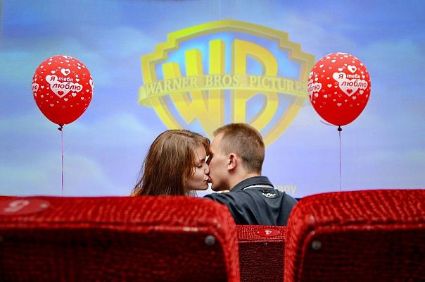 Романтическое свидание в кинотеатре в Оренбурге. Ultra Подарки. Купить романтическое свидание в кинотеатре в Оренбурге. Подарите самым близким незабываемые моменты и признайтесь в искренних чувствах. Сервис UltraPodarki.ru 8-800-505-95-30. Романтическое свидание в кинотеатре в Оренбурге, свидание в Оренбурге, свидание в кинотеатре, сертификат на свидание в кинотеатре, сертификат на свидание в Оренбурге, купить свидание, купить свидание Оренбург, первое свидание, девушка свидание, хороший кинотеатре, романтический кинотеатре, романтический вечер, романтический ужин, романтические любимому, романтическая музыка