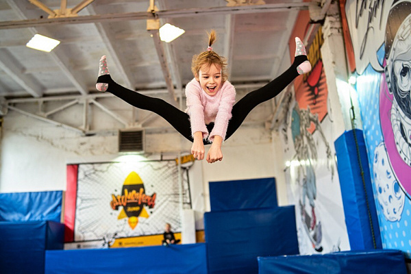  Батутный центр в Оренбурге. Сервис Ultra Подарки. Купить подарочный сертификат в батутный центр, попробуйте прыжки на батуте в Оренбурге. Сервис UltraPodarki.ru 8 (800) 555 95-30.. Батутный центр , батутный центр, батутный центр цены, батутный центр в Оренбурге,  батутный парк, батут прыгать, прыжки +на батуте, батут Оренбург, батут спорт