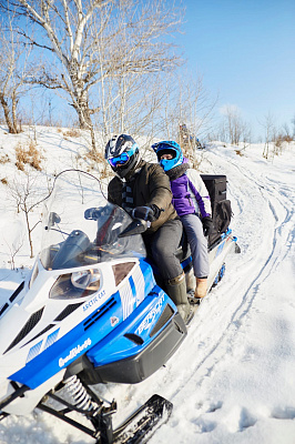 Катание на снегоходах в Оренбурге в подарок. Сервис Ultra Подарки
. Подарочный сертификат на катание на снегоходах в Оренбурге с друзьями. Закажите прокат снегоходов в подарок для мужчины по привлекательным ценам. Живописные маршруты для езды на снегоходах это отличная возможность активного отдыха. Сервис UltraPodarki.ru 8 800 505 95 30. катание на снегоходах, подарочный сертификат на катание на снегоходе, прокат снегоходов, прокат снегоходов Оренбург, катание на снегоходах Оренбург, езда на снегоходе