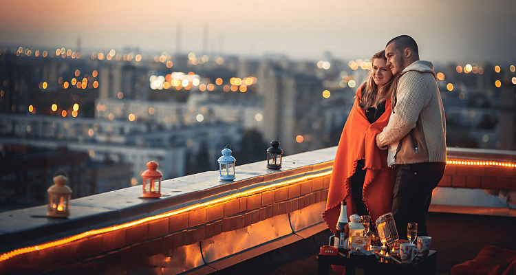 Романтическое свидание на крыше в Оренбурге. Ultra Подарки. Купить романтическое свидание на крыше в Оренбурге. Подарите самым близким незабываемые моменты и почувствуйте друг друга ещё ближе. Сервис UltraPodarki.ru 8 800 505 95 30. Романтическое свидание на крышев Оренбурге, свидание на крышев Оренбурге, свидание, сертификат на свидание на крыше, сертификат на свидание в Оренбурге, купить свидание на крыше, купить свидание Оренбург