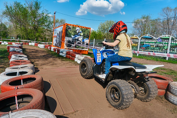 Прокат квадроциклов летом в Оренбурге. Сервис Ultra Подарки. Подарочный сертификат на прокат квадроциклов летом и зимой в Оренбурге. Закажите катание на квадроциклах недорого и наслаждайтесь активным отдыхом с друзьями. Выбирайте живописные маршруты для езды на квадроциклах. Сервис UltraPodarki.ru 8800-505-9530. Катание на квадроциклах, Прокат квадроциклов, езда на квадроцикле, прокат квадроциклов Оренбург, катание на квадроциклах Оренбург, Катание на квадроциклах зимой, Катание на квадроциклах летом, Сертификат на катание на квадроциклах 

