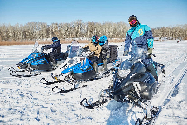 Катание на снегоходах в Оренбурге в подарок. Сервис Ultra Подарки
. Подарочный сертификат на катание на снегоходах в Оренбурге с друзьями. Закажите прокат снегоходов в подарок для мужчины по привлекательным ценам. Живописные маршруты для езды на снегоходах это отличная возможность активного отдыха. Сервис UltraPodarki.ru 8 800 505 95 30. катание на снегоходах, подарочный сертификат на катание на снегоходе, прокат снегоходов, прокат снегоходов Оренбург, катание на снегоходах Оренбург, езда на снегоходе