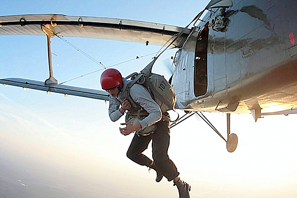 Купить прыжок с парашютом в тандеме в Оренбурге. Ultra Подарки. Купите сертификат на прыжок с парашютом в тандеме в Оренбурге, откройте мир новых впечатлений. Сервис UltraPodarki.ru 8 800 505 95 30. Прыжок с парашютом, прыжок с парашютом в Оренбурге, прыжок с парашютом стоит, прыжок с парашютом в Оренбурге стоит, прыжок с парашютом с инструктором, прыжок с парашютом с инструктором Оренбург, прыжок с парашютом цена, прыжок с парашютом цена Оренбург, сертификат на прыжок с парашютом, сертификат на прыжок с парашютом Оренбург, прыжок с парашютом в тандеме, прыжок с парашютом в тандеме Оренбург, купить сертификат на прыжок с парашютом Оренбург