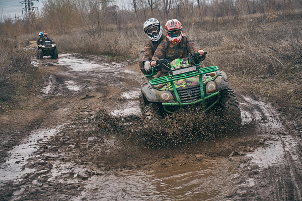 Прокат квадроциклов летом в Оренбурге. Сервис Ultra Подарки. Подарочный сертификат на прокат квадроциклов летом и зимой в Оренбурге. Закажите катание на квадроциклах недорого и наслаждайтесь активным отдыхом с друзьями. Выбирайте живописные маршруты для езды на квадроциклах. Сервис UltraPodarki.ru 8800-505-9530. Катание на квадроциклах, Прокат квадроциклов, езда на квадроцикле, прокат квадроциклов Оренбург, катание на квадроциклах Оренбург, Катание на квадроциклах зимой, Катание на квадроциклах летом, Сертификат на катание на квадроциклах 

