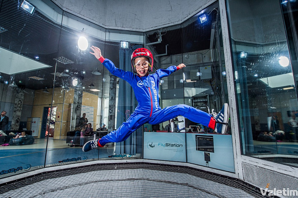 Полёт в аэротрубе  в Оренбурге. Ultra Подарки. Полёт в аэротрубе  в Оренбурге. Попробуйте полёт в аэротрубе . Сервис: UltraPodarki.ru 8 800 505 95 30. Полёт в аэротрубе , аэротруба Оренбург, полёт Оренбург