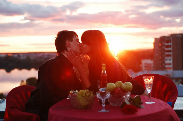 Романтическое свидание на крыше в Оренбурге. Ultra Подарки. Купить романтическое свидание на крыше в Оренбурге. Подарите самым близким незабываемые моменты и почувствуйте друг друга ещё ближе. Сервис UltraPodarki.ru 8 800 505 95 30. Романтическое свидание на крышев Оренбурге, свидание на крышев Оренбурге, свидание, сертификат на свидание на крыше, сертификат на свидание в Оренбурге, купить свидание на крыше, купить свидание Оренбург