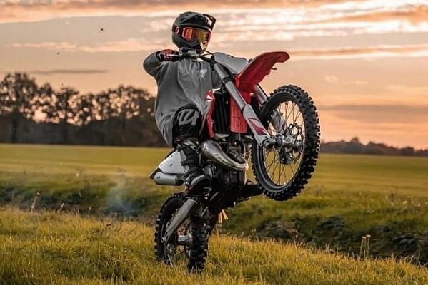 Катание на мотоцикле в Оренбурге. ULTRA ПОДАРКИ. Купить катание на мотоцикле в Оренбурге. Попробовав езду на мотоциклах, вы получите порцию адреналина и невероятные эмоции. Сервис: UltraPodarki.ru 8 800 505 95 30.. Катание на мотоцикле в Оренбурге, прокат мотоциклов Оренбург, катание на мотоциклах, прокат мотоцикла, езда на мотоцикле Оренбург, езда на мотоцикле, мотопрогулка Оренбург, мотопрогулка, поездки на байке, личный мотоцикл, катание на мотоцикле, мотоциклетный шлем, увлечение поездками на мотоцикле, пристрастие к мотоциклам, сертификат на поездку на мотоцикле, прокатиться на мотоцикле, мото-транспорт, мото-треки, мото-поездки, езда на мотоцикле в Оренбурге, катание на мотоцикле в Оренбурге, мотоклуб в Оренбурге
