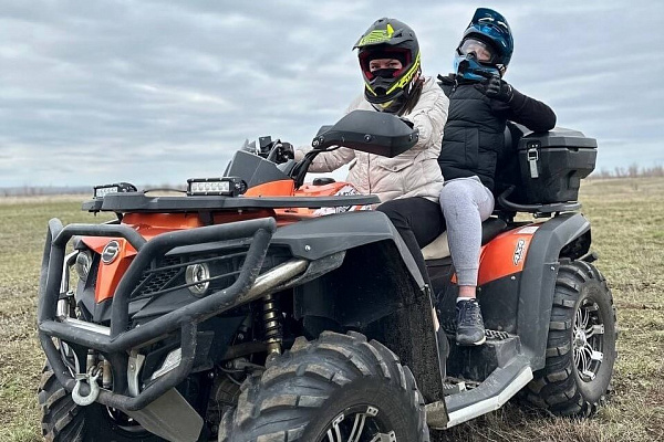 Катание на квадроциклах в Оренбурге. Сервис Ultra Подарки. Подарочный сертификат на катание на квадроциклах в Оренбурге. Закажите катание на квадроциклах недорого и наслаждайтесь активным отдыхом с друзьями. Выбирайте живописные маршруты для езды на квадроциклах. Сервис UltraPodarki.ru 8800-505-9530. Катание на квадроциклах, Прокат квадроциклов, езда на квадроцикле, прокат квадроциклов Оренбург, катание на квадроциклах Оренбург, Катание на квадроциклах зимой, Катание на квадроциклах летом, Сертификат на катание на квадроциклах 

