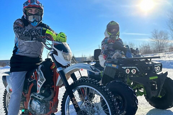 Катание на квадроциклах в Оренбурге. Сервис Ultra Подарки. Подарочный сертификат на катание на квадроциклах в Оренбурге. Закажите катание на квадроциклах недорого и наслаждайтесь активным отдыхом с друзьями. Выбирайте живописные маршруты для езды на квадроциклах. Сервис UltraPodarki.ru 8800-505-9530. Катание на квадроциклах, Прокат квадроциклов, езда на квадроцикле, прокат квадроциклов Оренбург, катание на квадроциклах Оренбург, Катание на квадроциклах зимой, Катание на квадроциклах летом, Сертификат на катание на квадроциклах 

