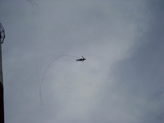 Роупджампинг - прыжки с верёвкой в Оренбурге. Подарочные сертификаты Ultra Подарки. Роупджампинг в Оренбурге - Экстремальный оригинальный подарок или подарочный сертификат на Роупджампинг - прыжки с верёвкой. Сервис UltraPodarki.ru 8-800-505-95-30. роупджампинг Оренбург, прыжок веревка Оренбург, роупджампинг, прыжок веревка, прыжок с веревкой, Подарок, подарочный сертификат, экстрим, экстремальный подарок