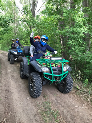 Прокат квадроциклов летом в Оренбурге. Сервис Ultra Подарки. Подарочный сертификат на прокат квадроциклов летом и зимой в Оренбурге. Закажите катание на квадроциклах недорого и наслаждайтесь активным отдыхом с друзьями. Выбирайте живописные маршруты для езды на квадроциклах. Сервис UltraPodarki.ru 8800-505-9530. Катание на квадроциклах, Прокат квадроциклов, езда на квадроцикле, прокат квадроциклов Оренбург, катание на квадроциклах Оренбург, Катание на квадроциклах зимой, Катание на квадроциклах летом, Сертификат на катание на квадроциклах 


